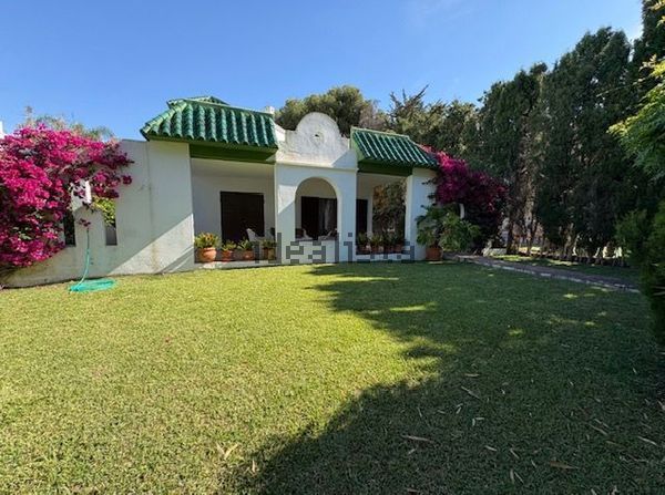 Detached house in Calle de los Cipreses, 56, Cabopino - Artola, Marbella — image 3