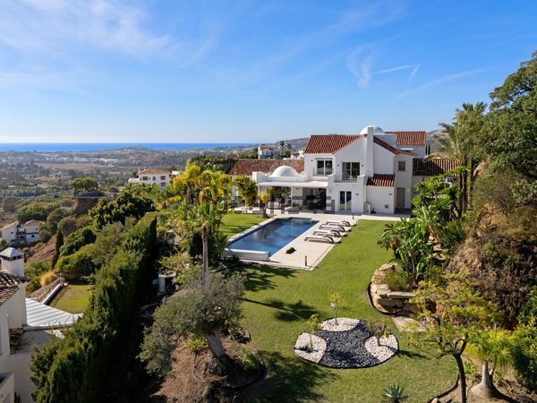 9-bedroom freehold villa in Benahavís — photo 2 of 5