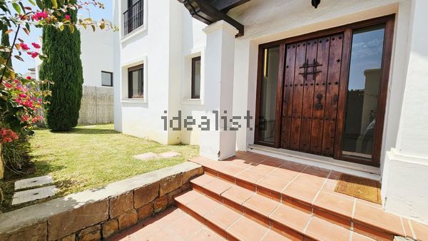 3-bedroom freehold villa in Estepona — photo 4 of 5