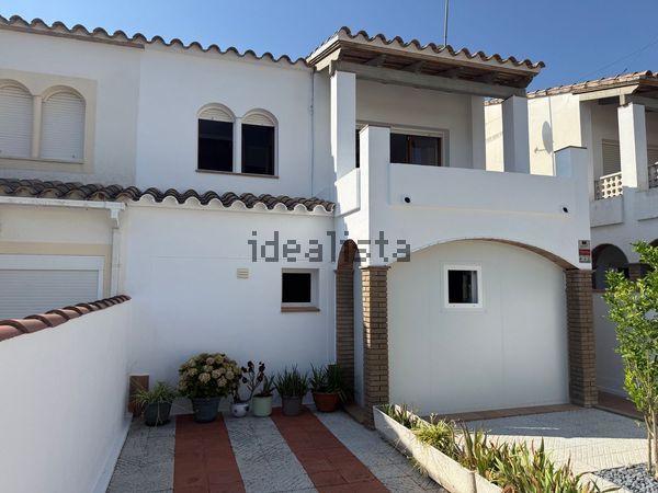 4-bedroom freehold villa in L'Escala — photo 2 of 5