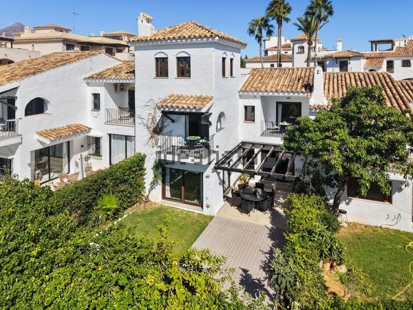 4-bedroom freehold villa in Marbella — photo 1 of 5