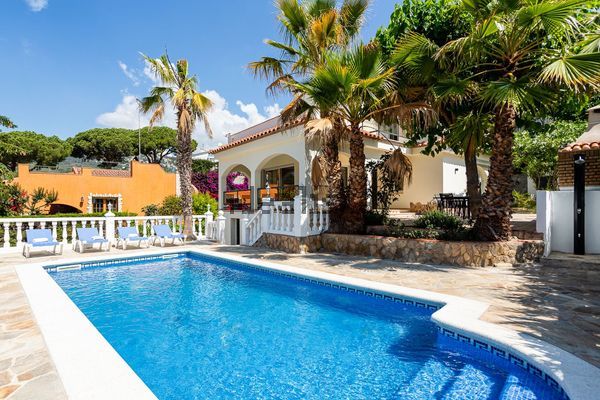 4-bedroom freehold villa in Lloret de Mar — photo 1 of 5
