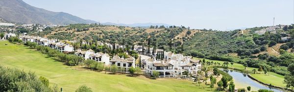 3-bedroom freehold villa in Estepona — photo 2 of 5