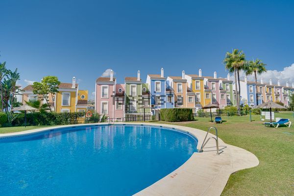 3-bedroom freehold villa in Casares — photo 3 of 5