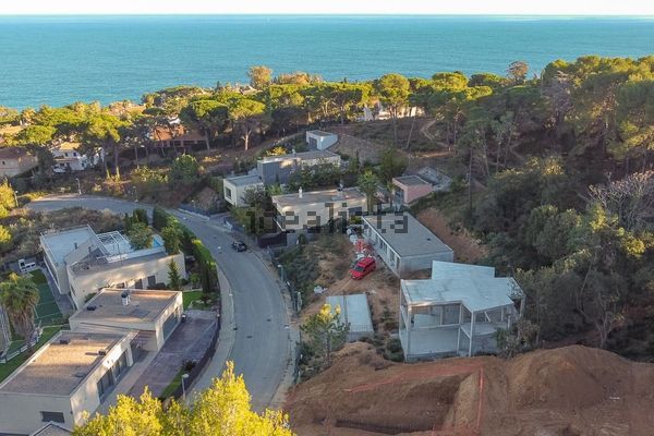4-bedroom freehold villa in Blanes — photo 2 of 5