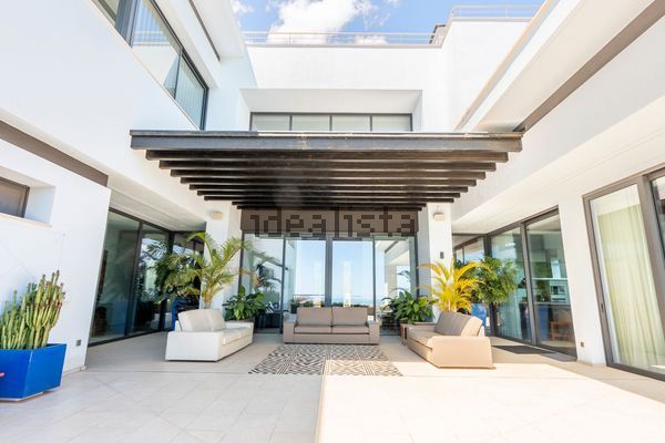 12-bedroom freehold villa in Benahavís — photo 2 of 5