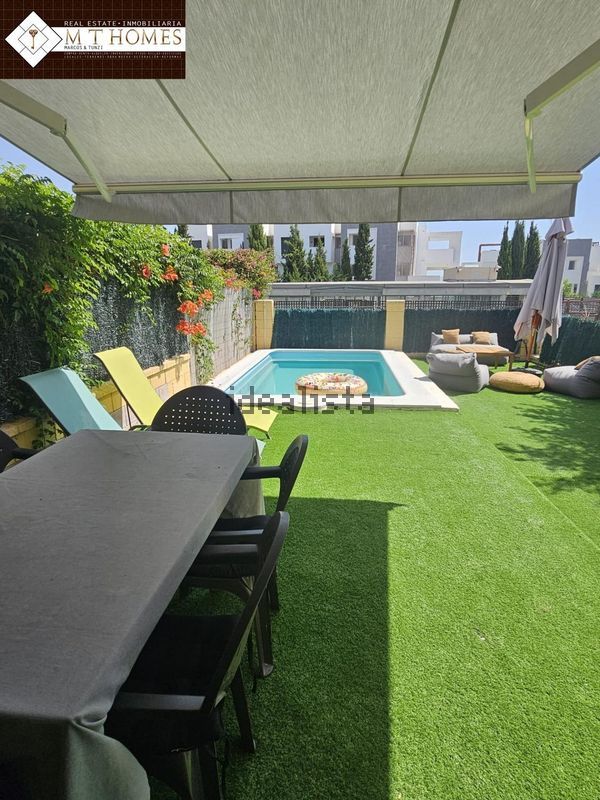 3-bedroom freehold villa in Estepona — photo 1 of 5
