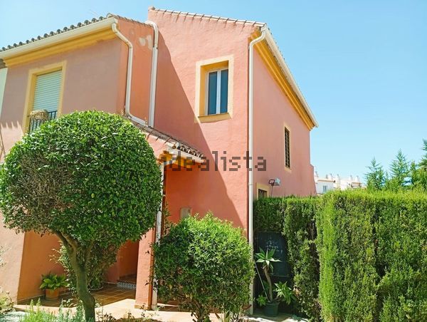 3-bedroom freehold villa in Estepona — photo 1 of 5