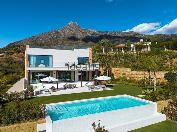 5-bedroom freehold villa in Marbella — photo 2 of 5