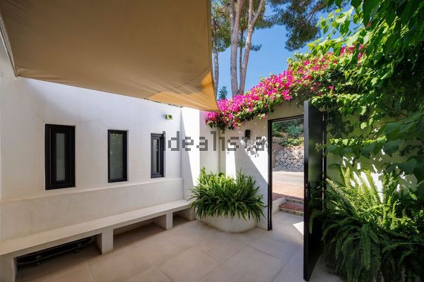3-bedroom freehold villa in Marbella — photo 3 of 5