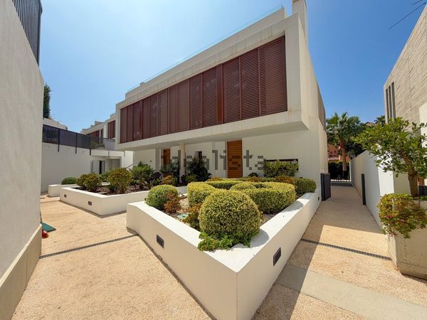 4-bedroom freehold villa in Marbella — photo 3 of 5