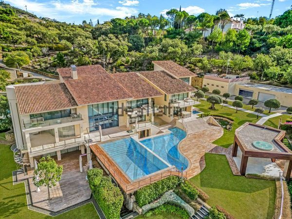 9-bedroom freehold villa in Benahavís — photo 2 of 5