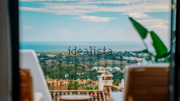 3-bedroom freehold villa in Benahavís — photo 2 of 5