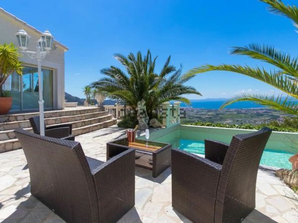 3-bedroom freehold villa in Roses — photo 2 of 5