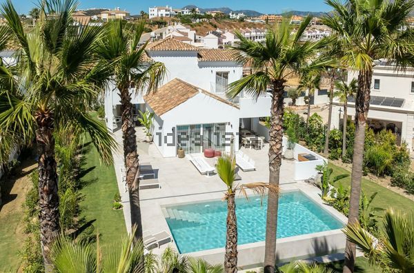 4-bedroom freehold villa in Casares — photo 3 of 5