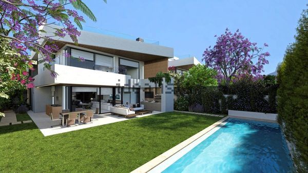 4-bedroom freehold villa in Marbella — photo 1 of 5