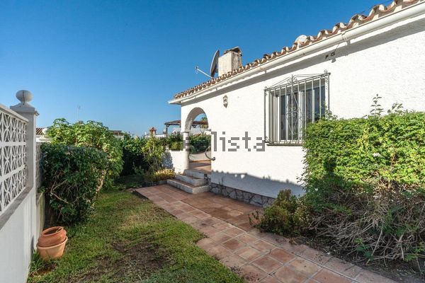Detached house in Urbanización Costabella, Costabella, Marbella — image 4