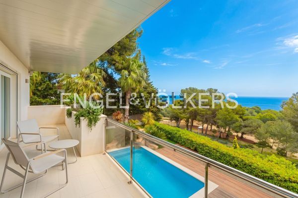 4-bedroom freehold villa in Blanes — photo 1 of 5