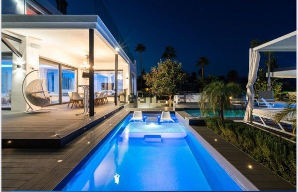 8-bedroom freehold villa in Marbella — photo 2 of 5