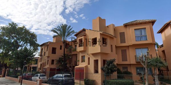 3-bedroom freehold villa in Estepona — photo 1 of 5