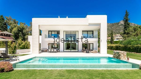 5-bedroom freehold villa in Marbella — photo 2 of 5