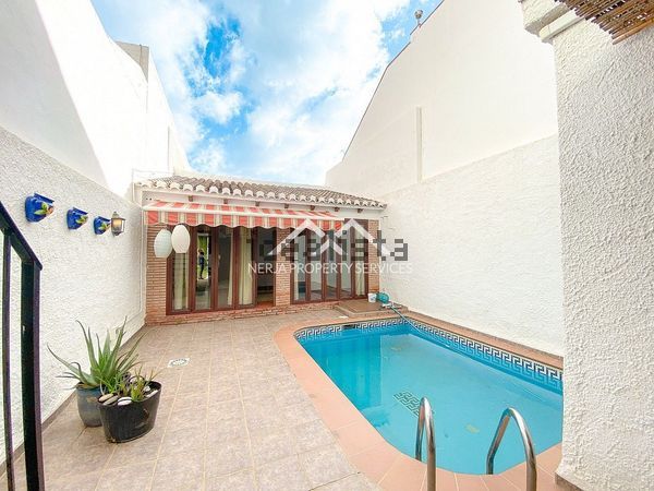 3-bedroom freehold villa in Nerja — photo 1 of 5