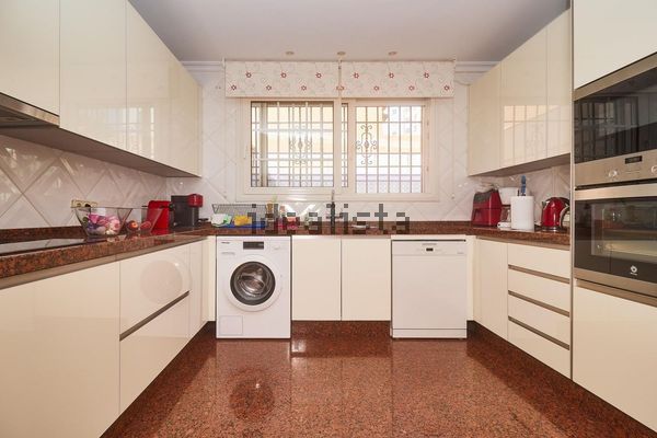 5-bedroom freehold villa in Fuengirola — photo 3 of 5