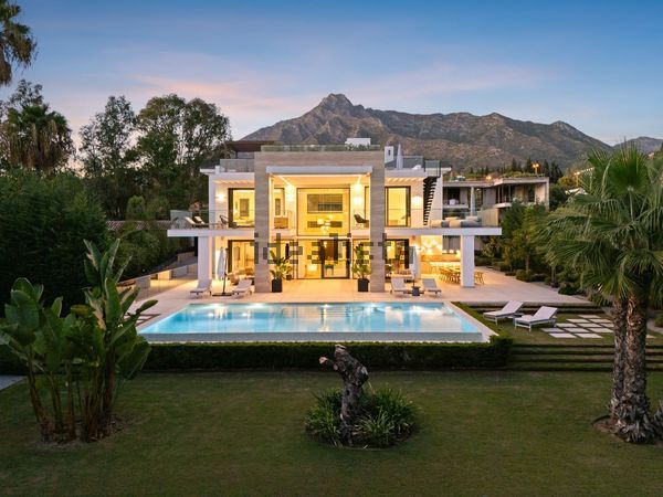 Detached house in Pintor Francisco Iturrino, 9, Lomas de Marbella Club, Marbella — image 3