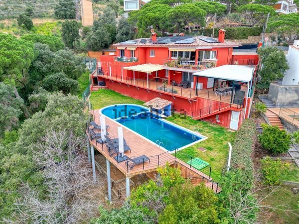 6-bedroom freehold villa in Castell-Platja d'Aro — photo 1 of 5