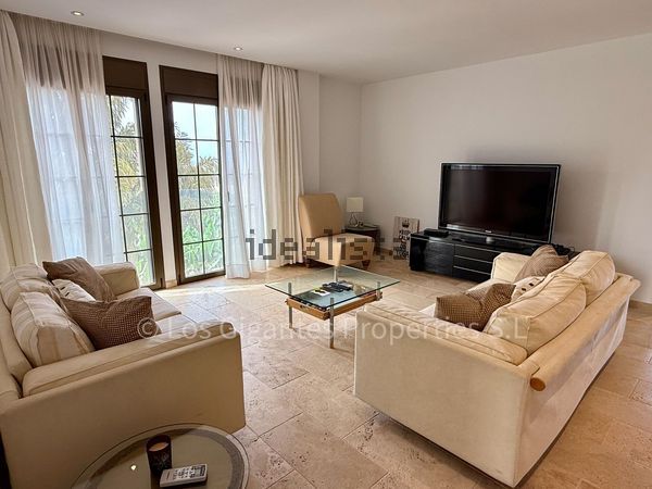 12-bedroom freehold villa in Guía de Isora — photo 2 of 5