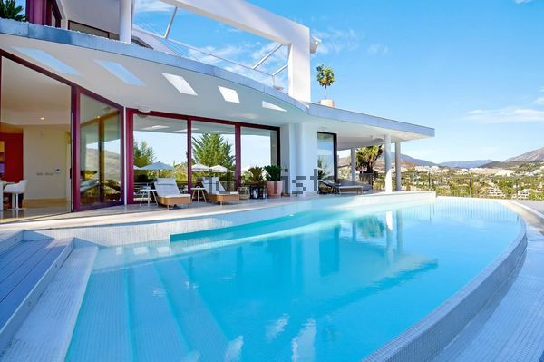 7-bedroom freehold villa in Marbella — photo 3 of 5