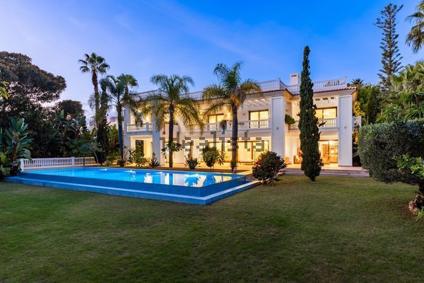 7-bedroom freehold villa in Marbella — photo 1 of 5