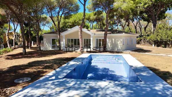4-bedroom freehold villa in Marbella — photo 1 of 5