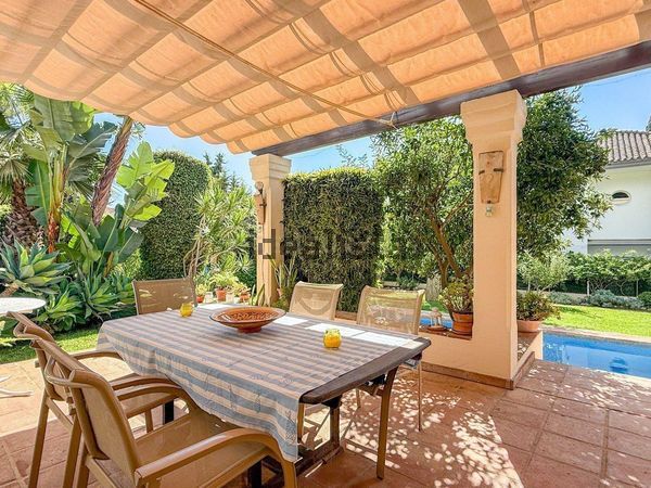 Detached house in Calle Benaojan Nn, Sierra Blanca, Marbella — image 4