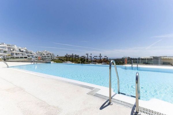 3-bedroom freehold villa in Estepona — photo 3 of 5