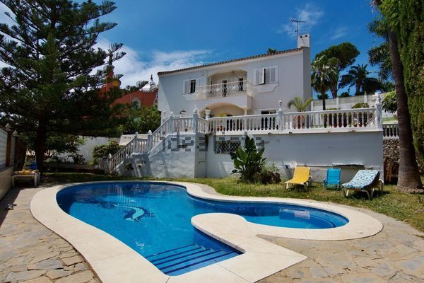 5-bedroom freehold villa in Benalmádena — photo 1 of 5
