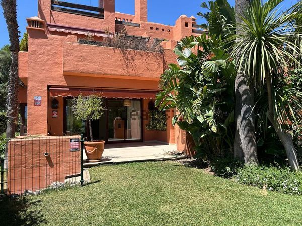 4-bedroom freehold villa in Marbella — photo 1 of 5