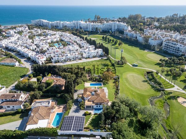 4-bedroom freehold villa in Marbella — photo 2 of 5