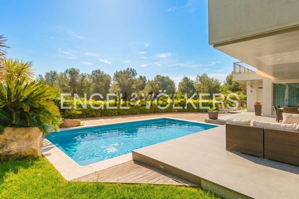 4-bedroom freehold villa in Blanes — photo 2 of 5