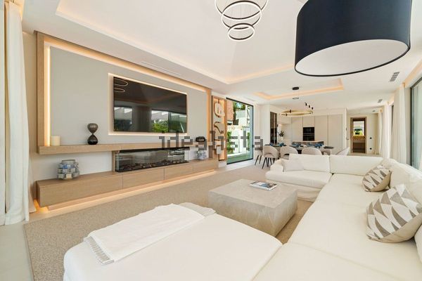 5-bedroom freehold villa in Marbella — photo 3 of 5