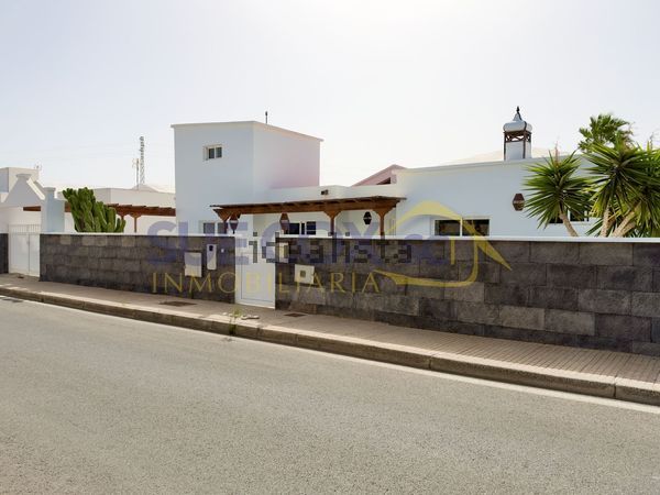 3-bedroom freehold villa in Teguise — photo 2 of 5