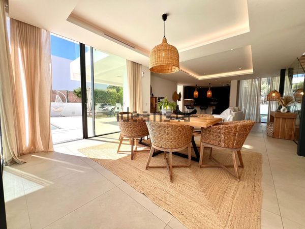 4-bedroom freehold villa in Estepona — photo 5 of 5