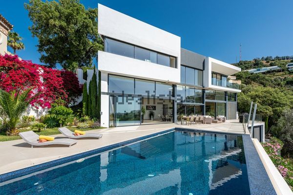 4-bedroom freehold villa in Marbella — photo 2 of 5
