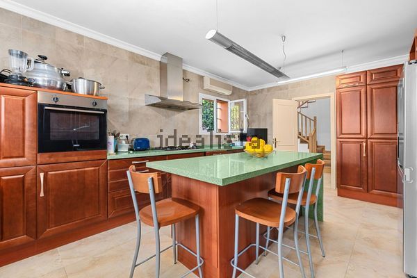 4-bedroom freehold villa in Marbella — photo 3 of 5