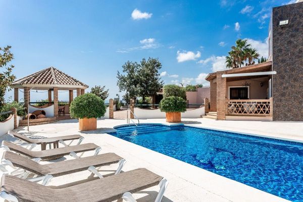 6-bedroom freehold villa in Estepona — photo 4 of 5