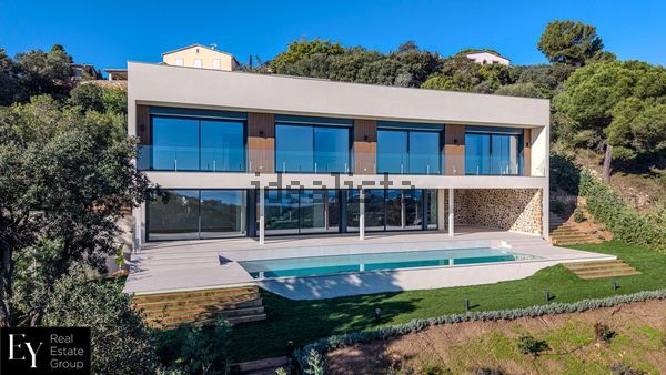 5-bedroom freehold villa in Castell-Platja d'Aro — photo 2 of 5