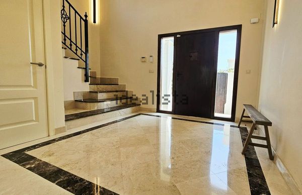 3-bedroom freehold villa in Estepona — photo 3 of 5