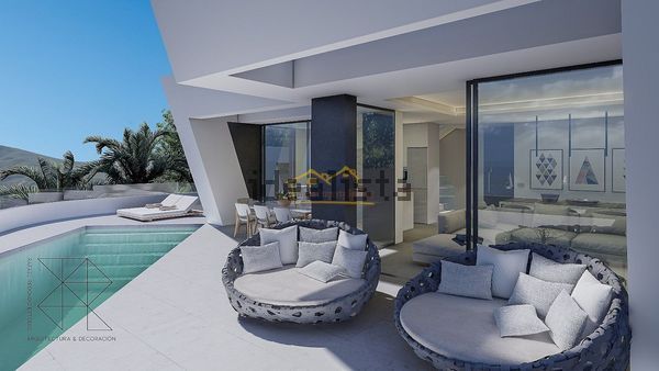 3-bedroom freehold villa in Nerja — photo 1 of 5