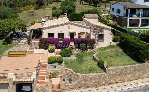 Detached house in Calle Pujada Can Manel, Castell d'Aro, Castell-Platja d'Aro — image 5
