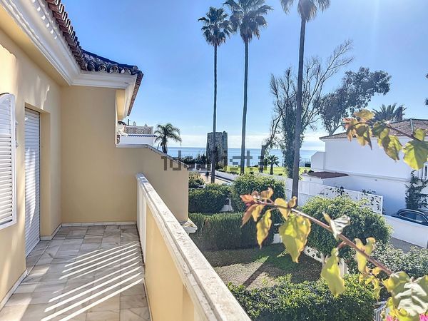 4-bedroom freehold villa in Marbella — photo 1 of 5